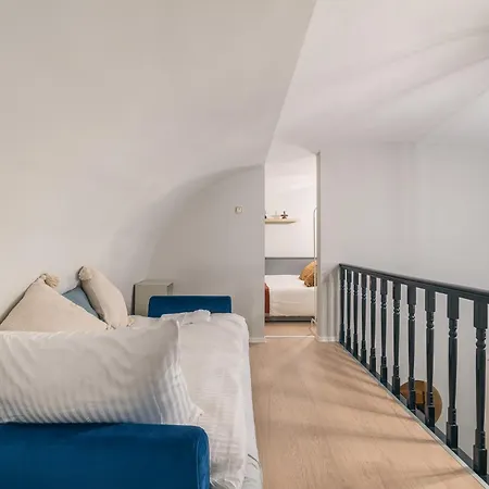 Central: Gracious Loft *