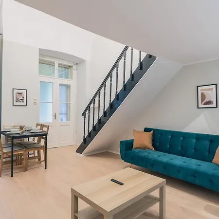 Central: Gracious Loft Apartment